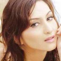 Erika Velez Photo 13