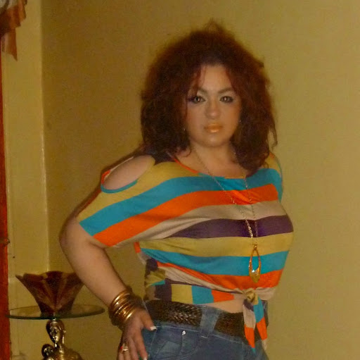 Luz Guzman Photo 3