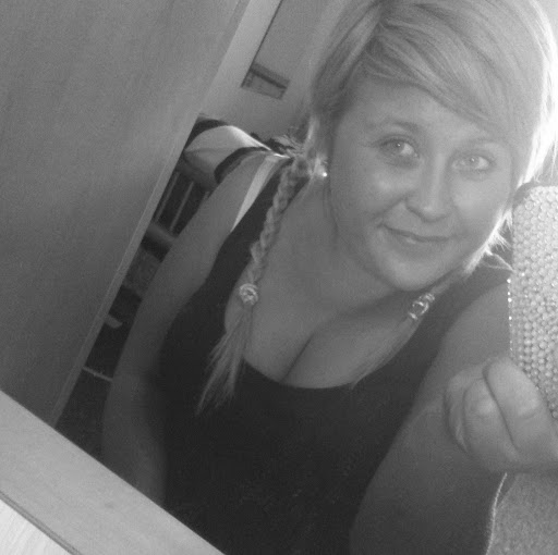 Mollie Jones Photo 34