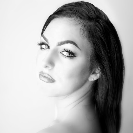 Victoria Alexander Photo 13