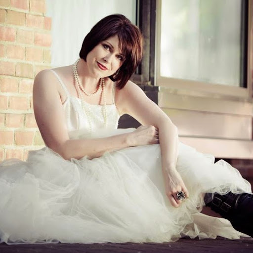 Michelle Hartman Photo 31