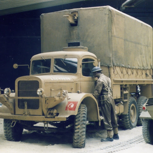 Stuart Holmes Photo 28