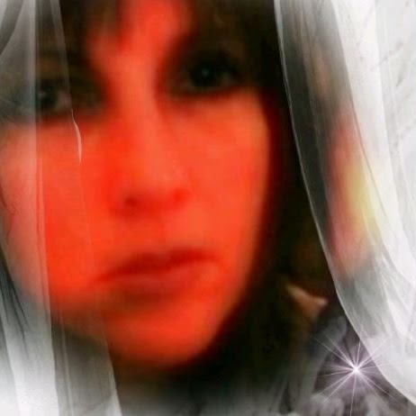 Suzanne Wade Photo 17