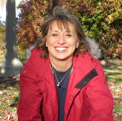 Elizabeth Larson Photo 19