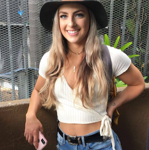 Julia Larkin Photo 10