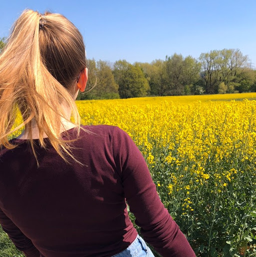 Julia Winter Photo 18