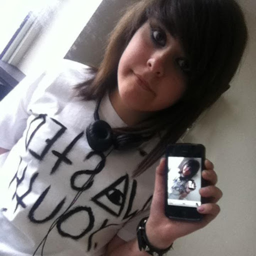 Lola Henderson Photo 7