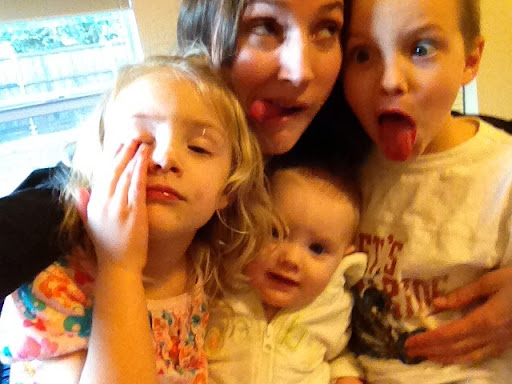 Melanie Jones Photo 37