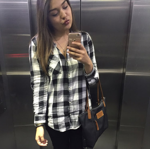 Alejandra Rocha Photo 26