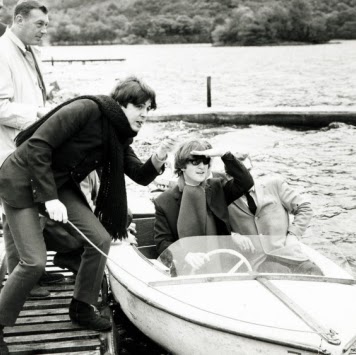 Caroline Short Photo 17