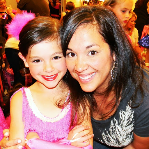 Laura Nadeau Photo 29