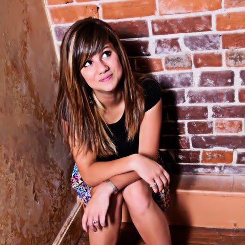 Caitlin Hall Photo 19