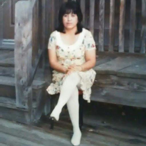 Maria Salinas Photo 40