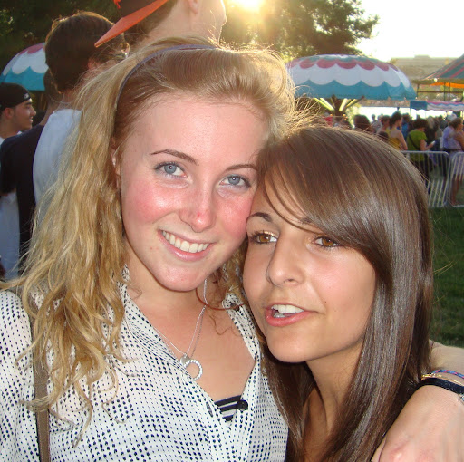 Emily Lewis Photo 20