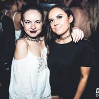 Laura Groves Photo 12