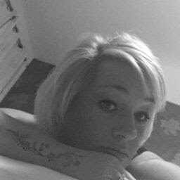 Claire Hunt Photo 17