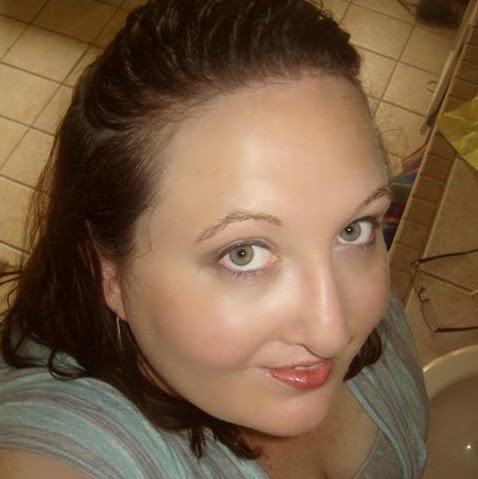 Tracey Roberts Photo 37