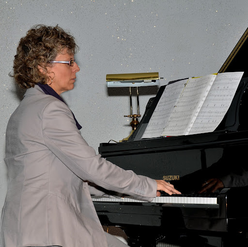 Ruth Collins Photo 15