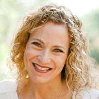 Elizabeth Robitaille Photo 6