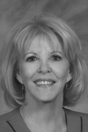 Julia Simmons Photo 25