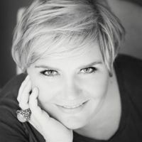 Nicole Morrow Photo 17