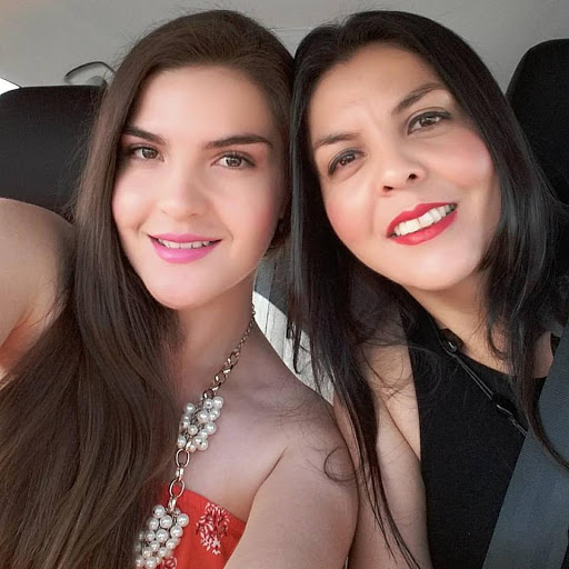 Lucia Valenzuela Photo 6