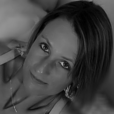 Julia Hawkins Photo 30