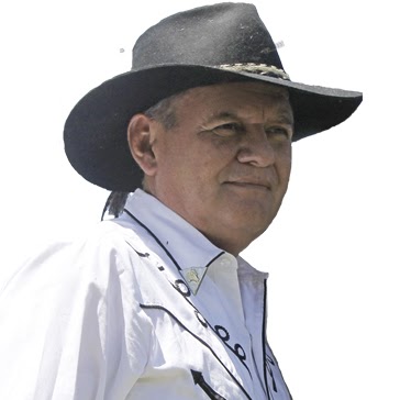 Richard Urbina Photo 21