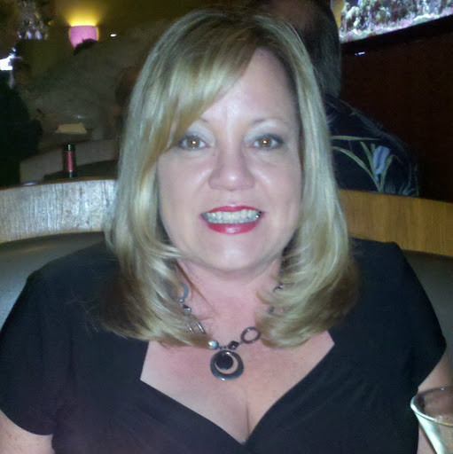 Donna Hines Photo 21