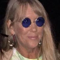 Debbie Groves Photo 26