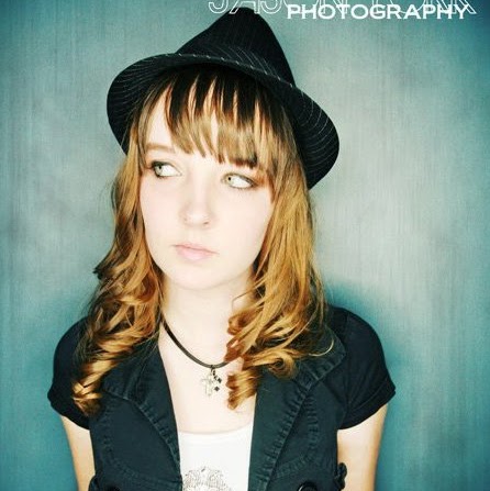 Lauren Tennant Photo 20