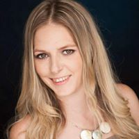 Julia Plummer Photo 30