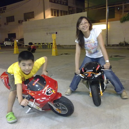 Kristine Low Photo 12