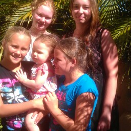 Kellie Roberts Photo 13