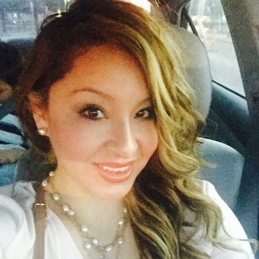 Elizabeth Hernandez Photo 34
