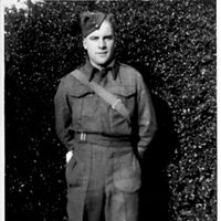 Scott Bowes Photo 14