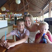 Caroline Clements Photo 28