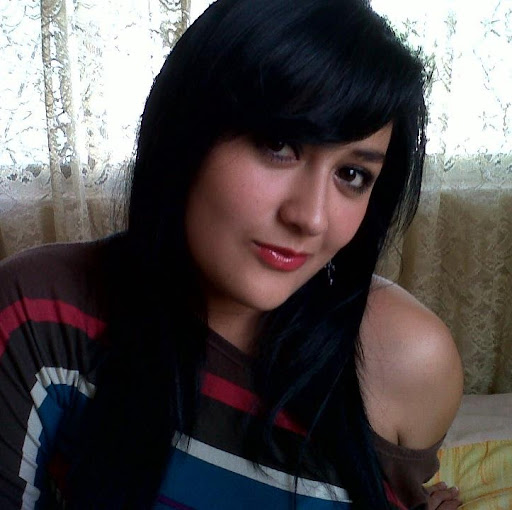 Julie Andrade Photo 17