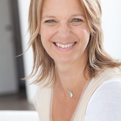 Elizabeth Irvine Photo 31
