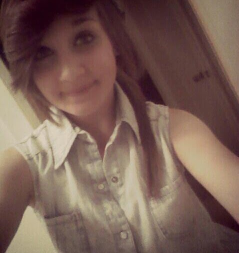 Samantha Combs Photo 9