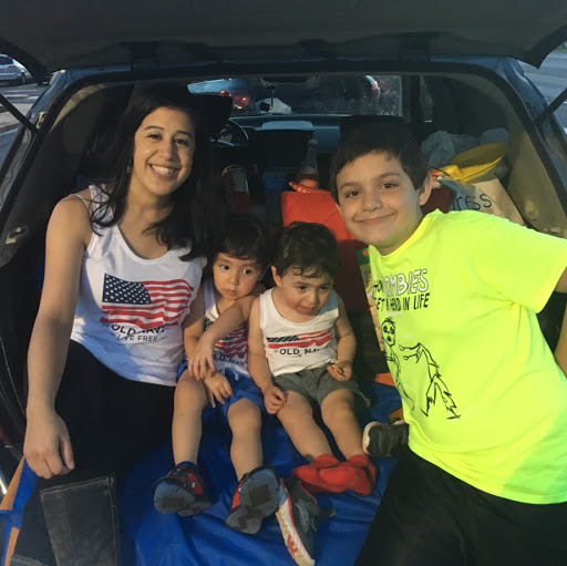 Stephanie Hernandez Photo 30