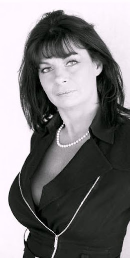 Maxine Oliver Photo 3