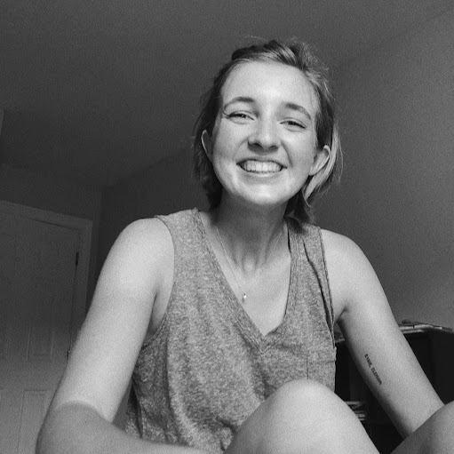 Ellie Larson Photo 5