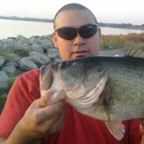Robert Fuentes Photo 35