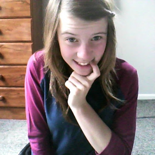 Nikki Devine Photo 15