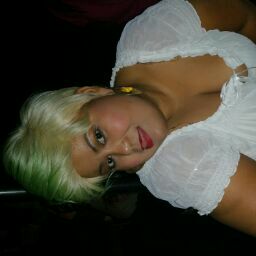 Elizabeth Camacho Photo 19