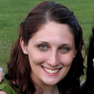 Amanda Harris Photo 15