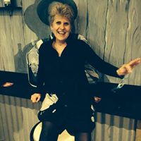 Helen Simons Photo 15