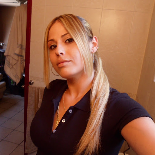 Michelle Alvarenga Photo 14
