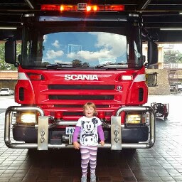 Samantha Newman Photo 26